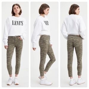 NWT Levi’s 720 High-Rise Super Skinny Cropped Jeans